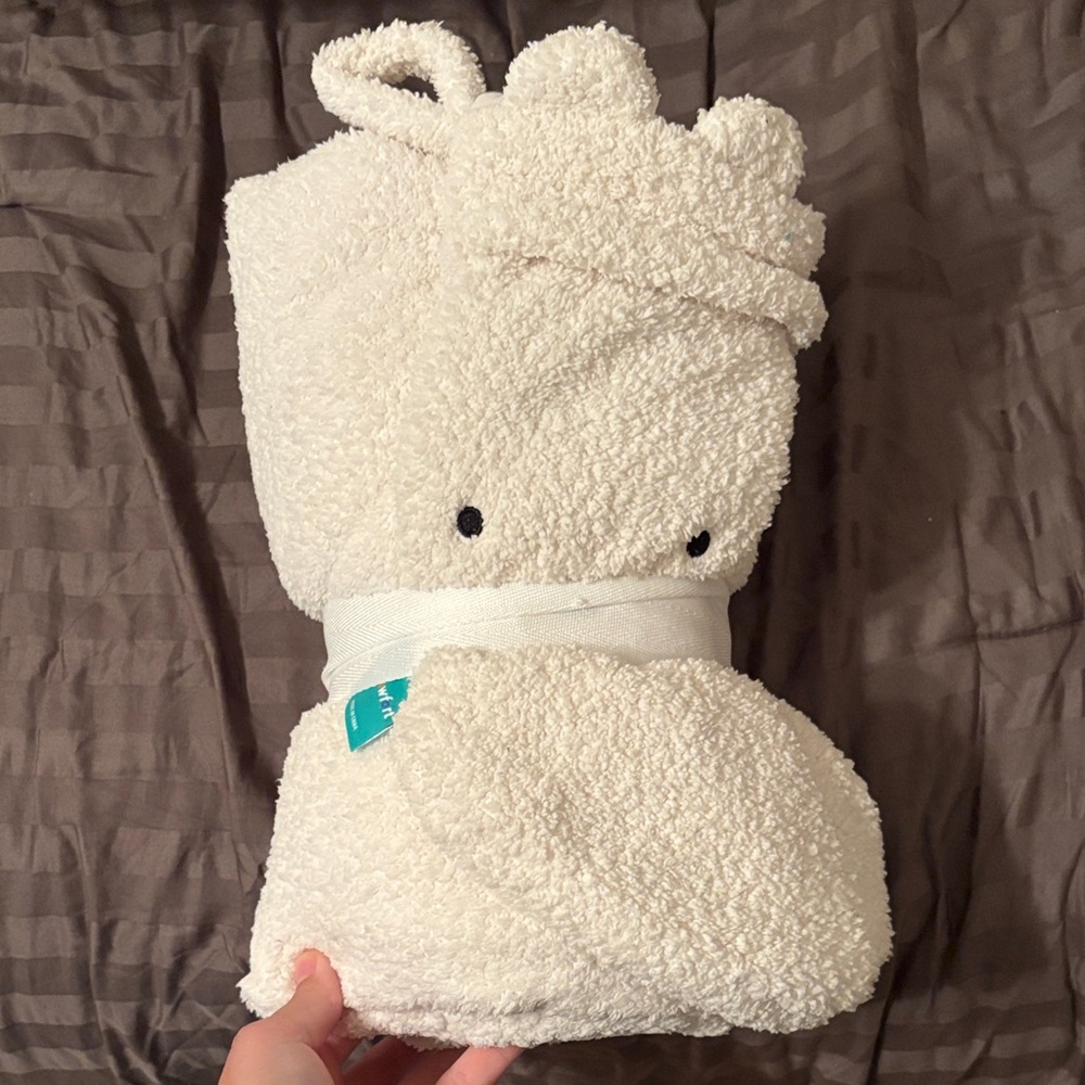 Cozy Cream Blanket with stocking